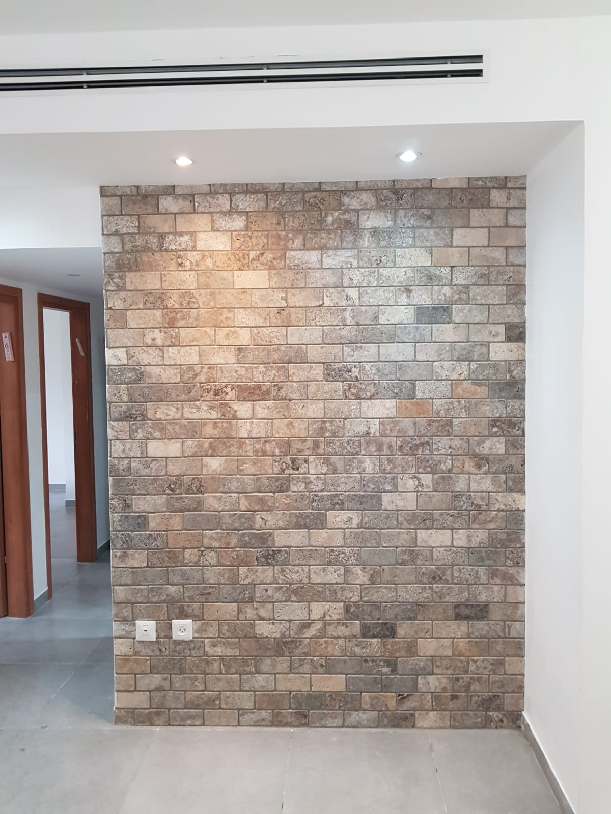 קיר בריקים קרמיקה 